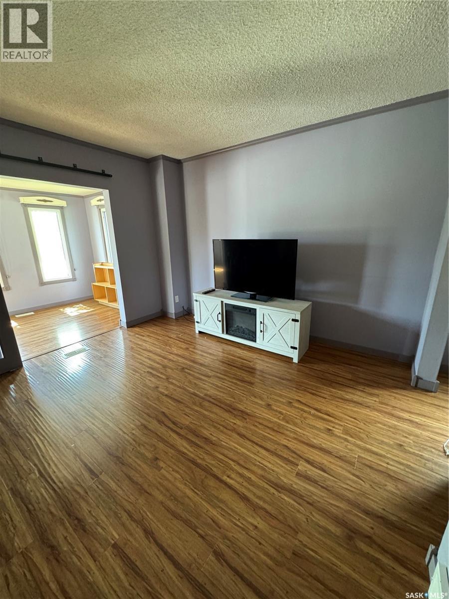 237 Perkins Street, Estevan, SK - Indoor