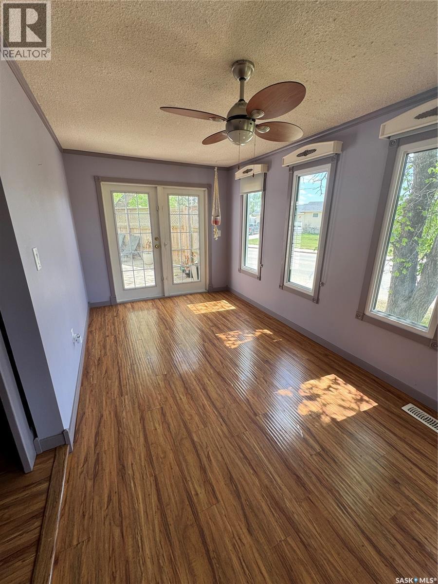 237 Perkins Street, Estevan, SK - Indoor