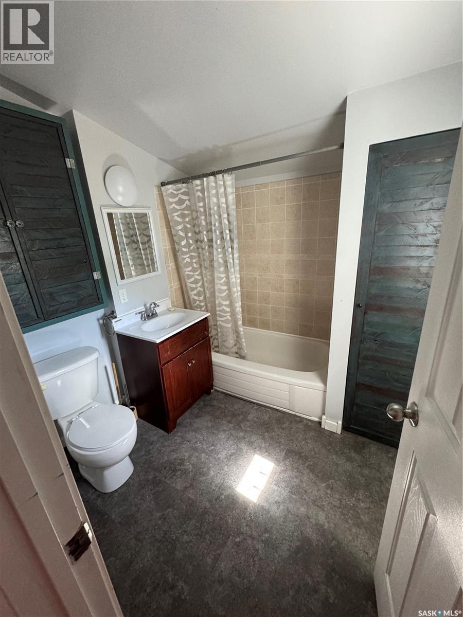 237 Perkins Street, Estevan, SK - Indoor Photo Showing Bathroom