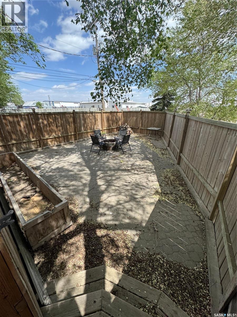 237 Perkins Street, Estevan, SK - Outdoor