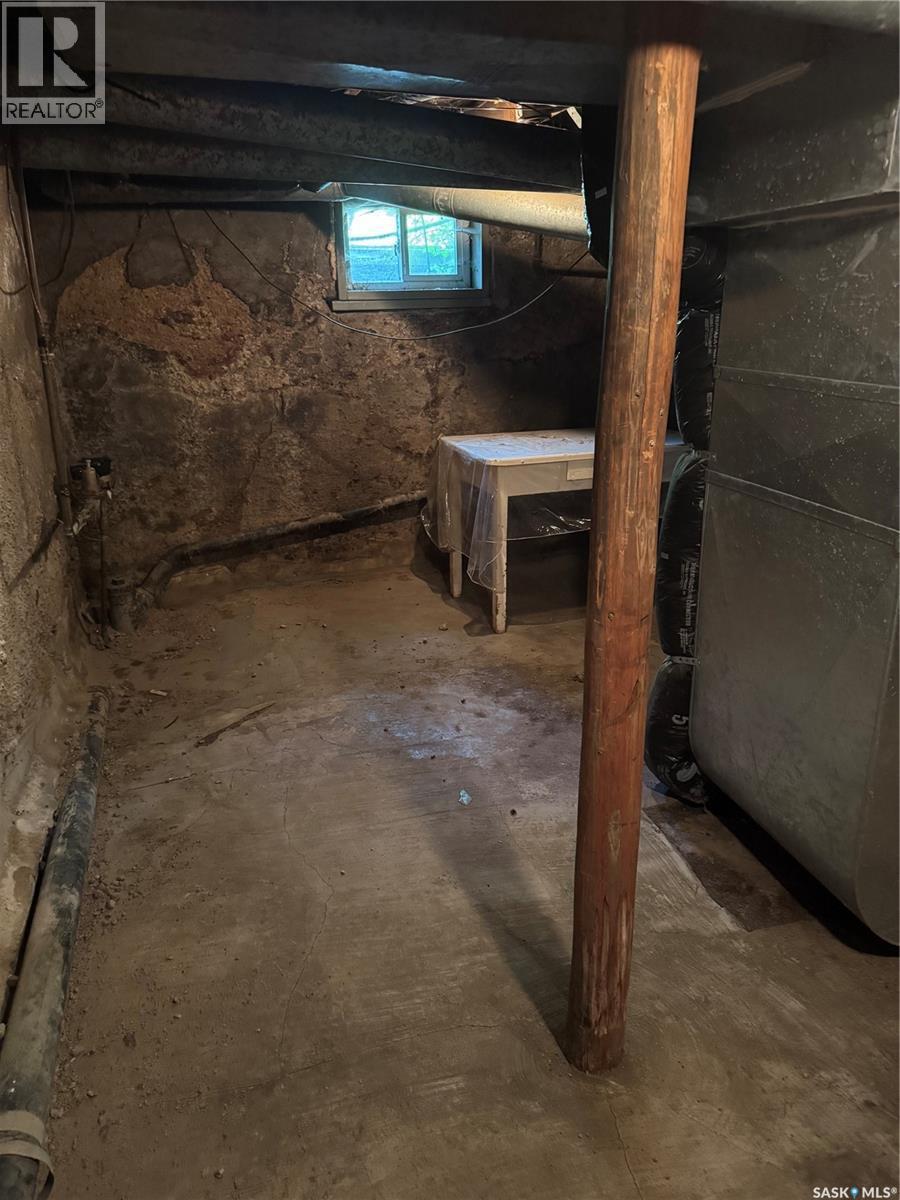 237 Perkins Street, Estevan, SK - Indoor
