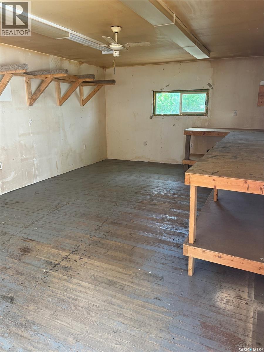 237 Perkins Street, Estevan, SK - Indoor Photo Showing Garage