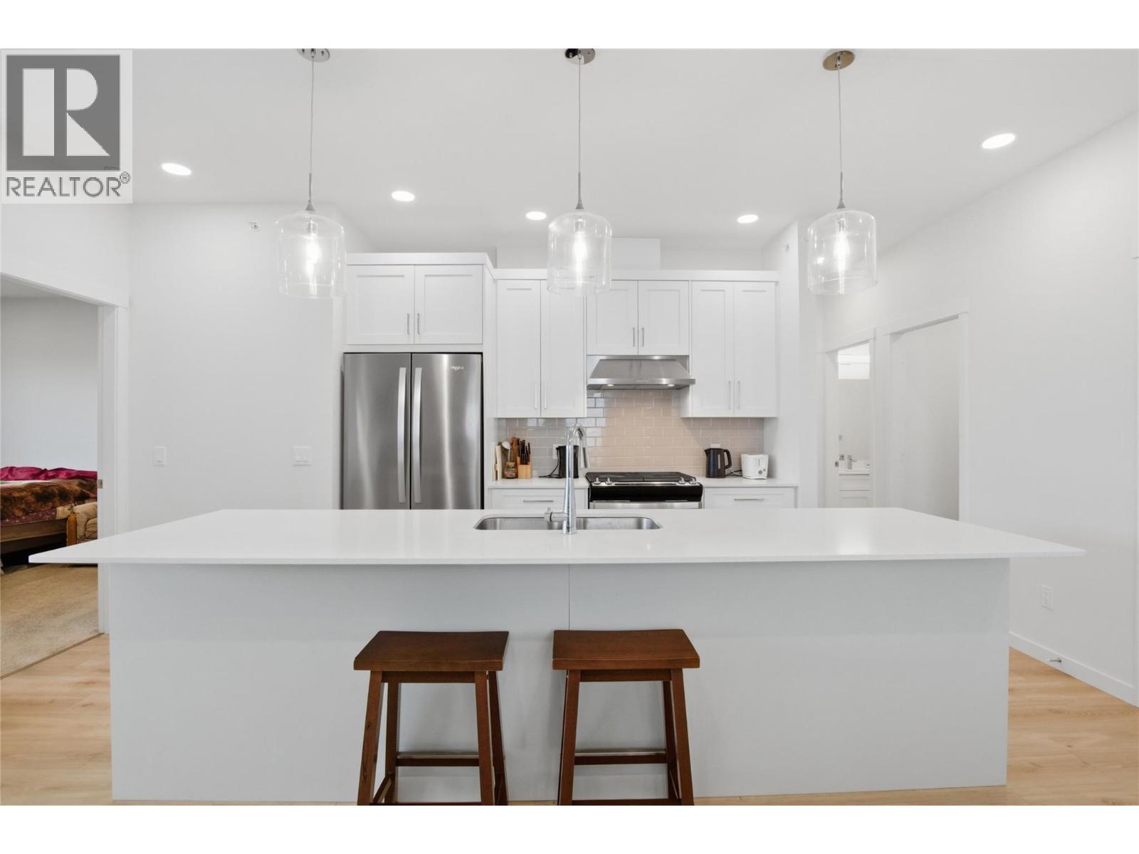 1799 Babine Avenue Unit# 114, Kamloops, BC - Indoor Photo Showing Kitchen With Double Sink With Upgraded Kitchen