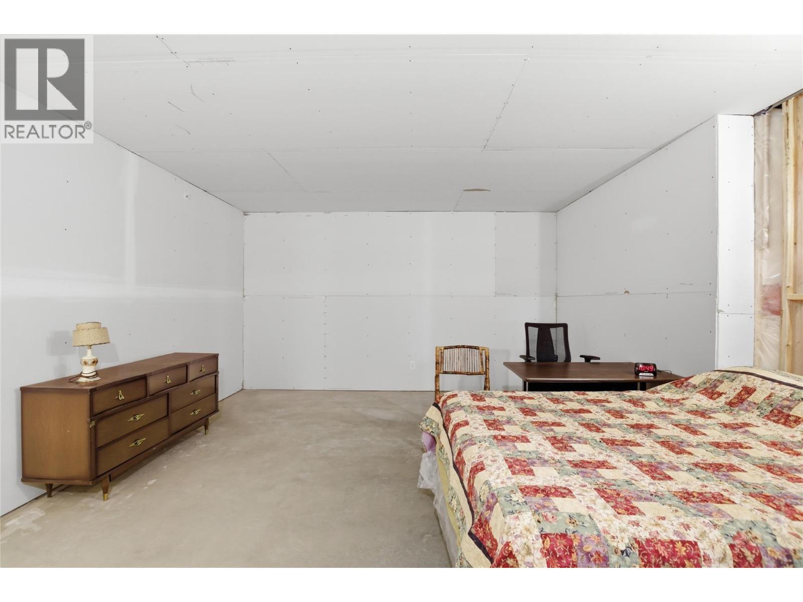 1799 Babine Avenue Unit# 114, Kamloops, BC - Indoor Photo Showing Bedroom
