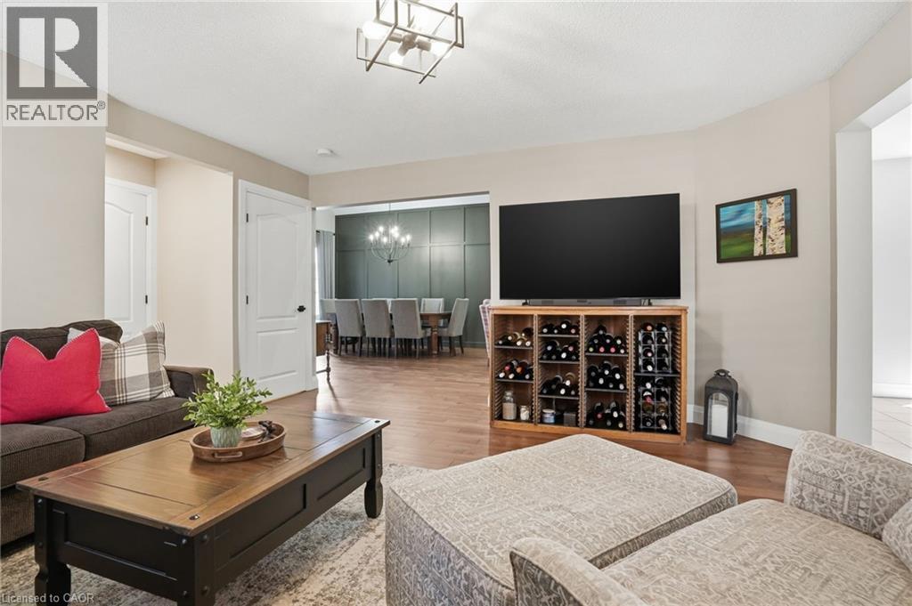 1300 Silvan Forest Drive, Burlington, ON - Indoor Photo Showing Living Room