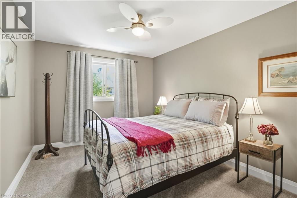1300 Silvan Forest Drive, Burlington, ON - Indoor Photo Showing Bedroom