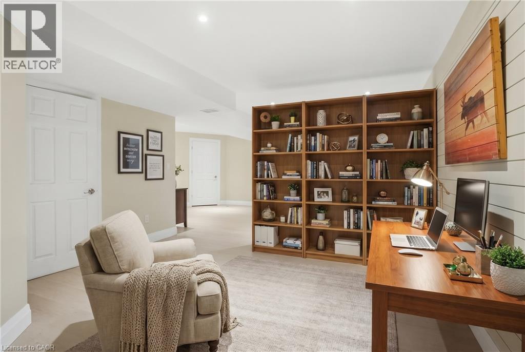 1300 Silvan Forest Drive, Burlington, ON - Indoor Photo Showing Other Room