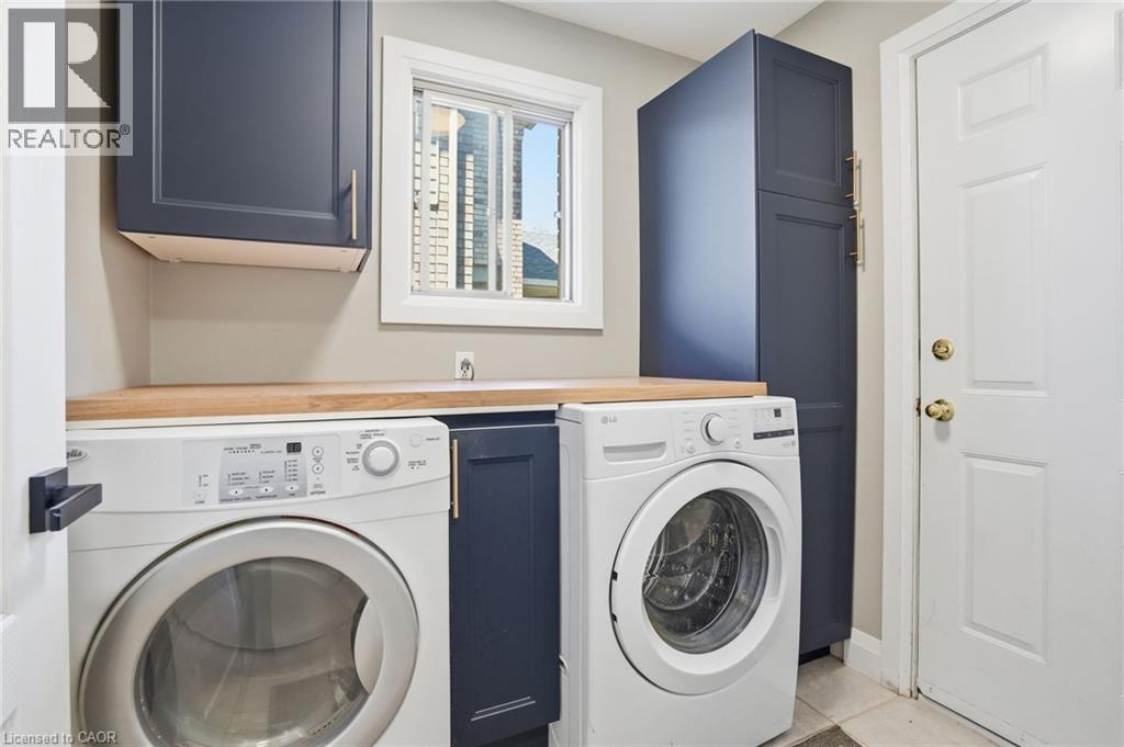 1300 Silvan Forest Drive, Burlington, ON - Indoor Photo Showing Laundry Room
