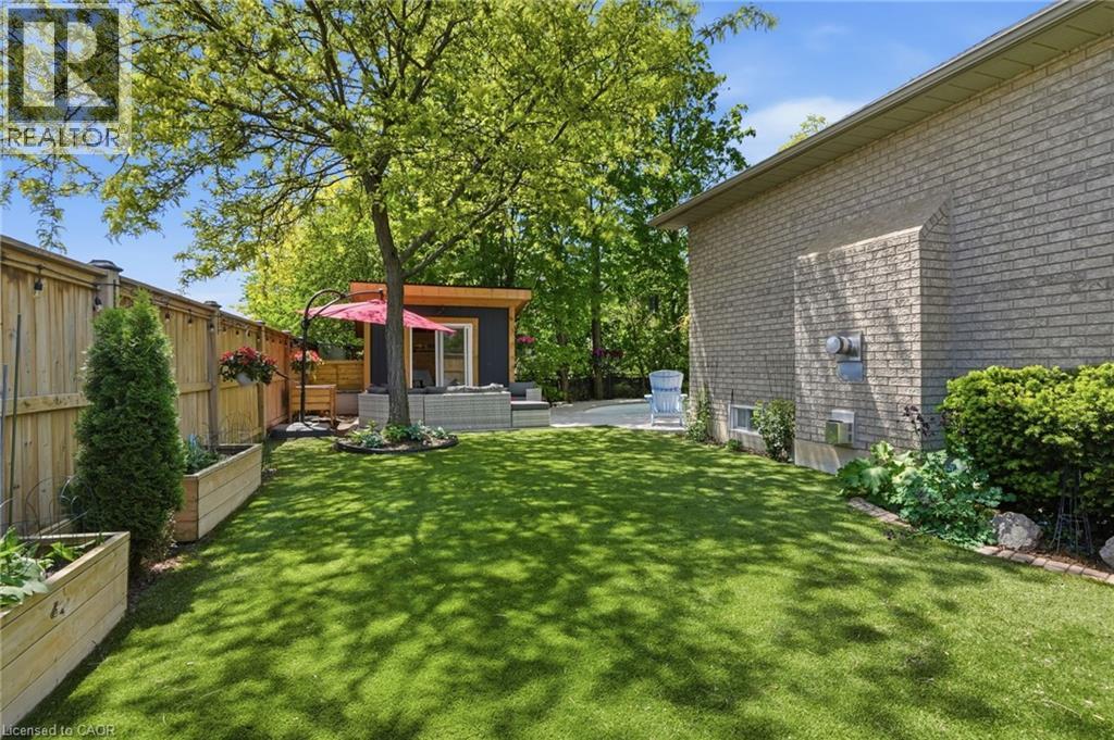 1300 Silvan Forest Drive, Burlington, ON - Outdoor