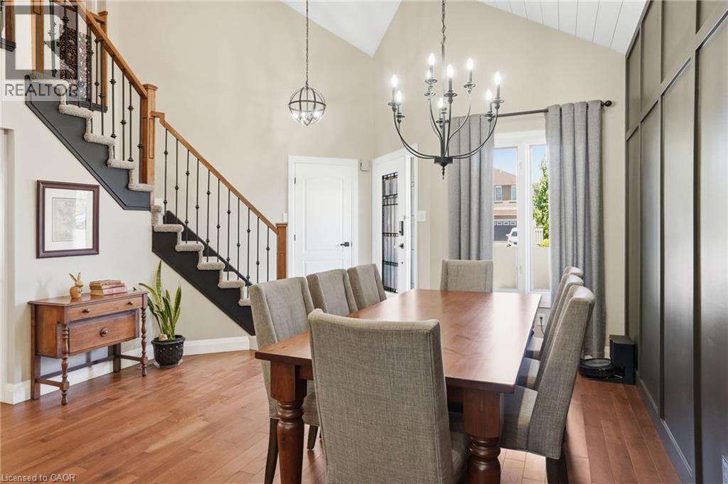 1300 Silvan Forest Drive, Burlington, ON - Indoor Photo Showing Dining Room