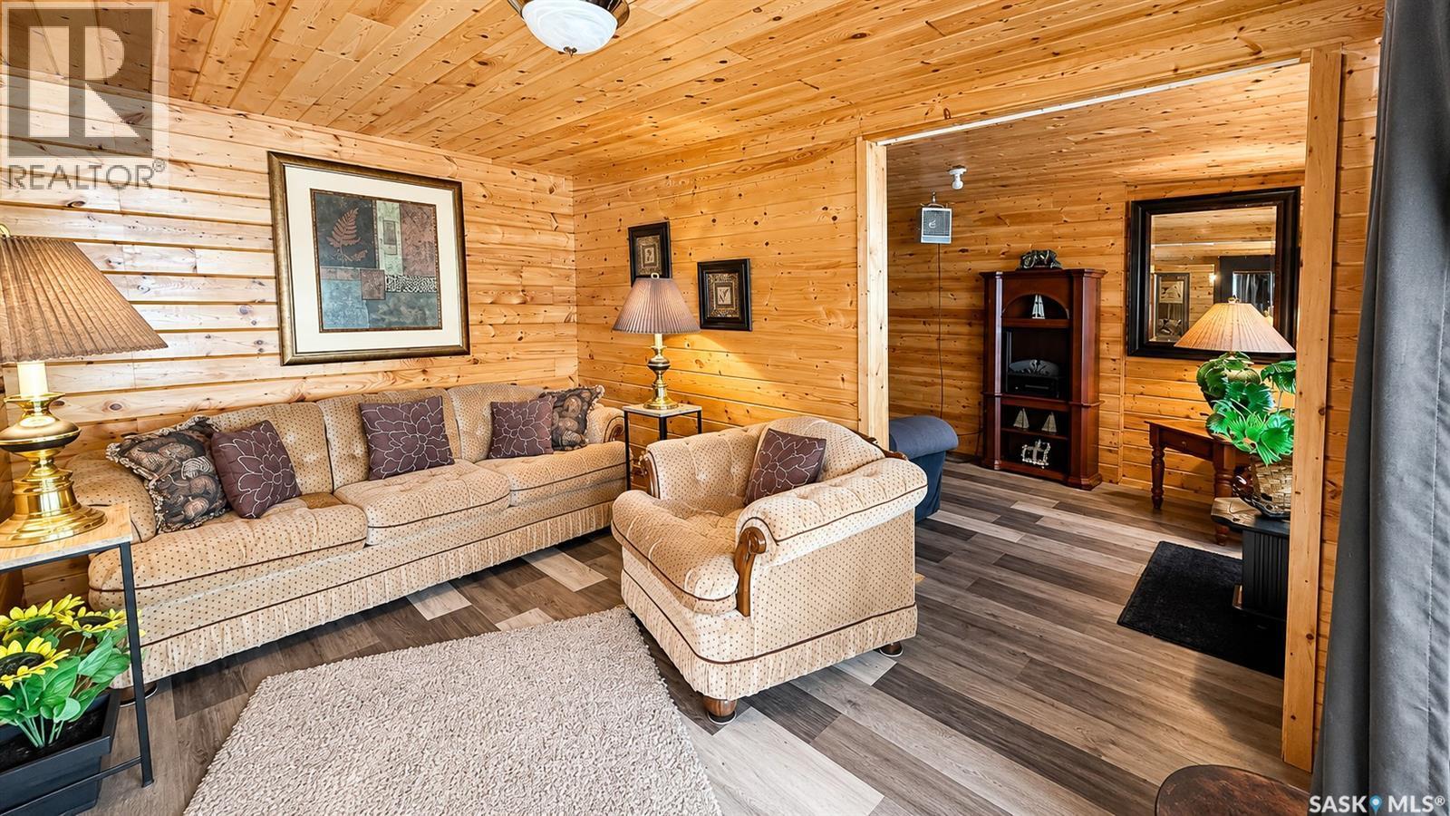 26 Murray Lake Crescent, Meota Rm No.468, SK - Indoor Photo Showing Living Room
