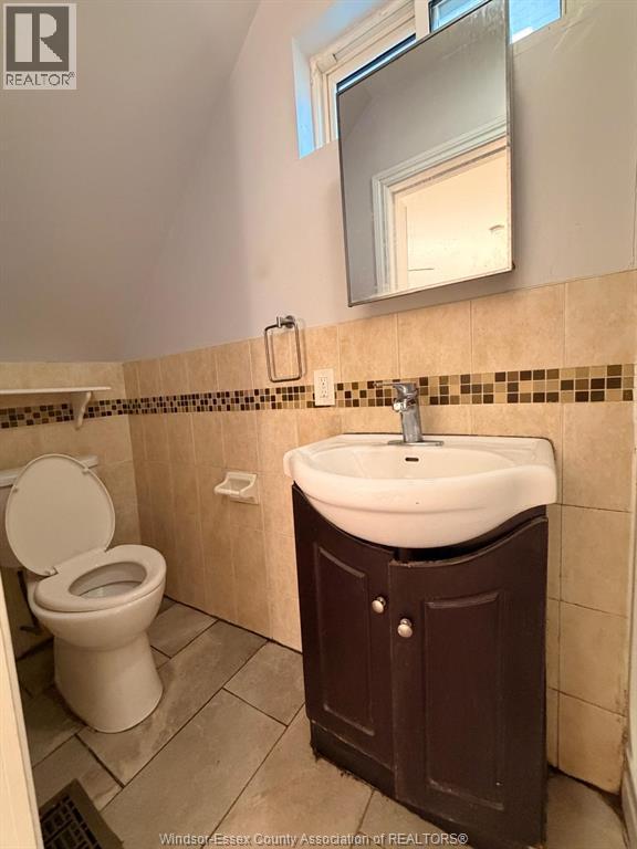 464 Janette Unit# 1, Windsor, ON - Indoor Photo Showing Bathroom