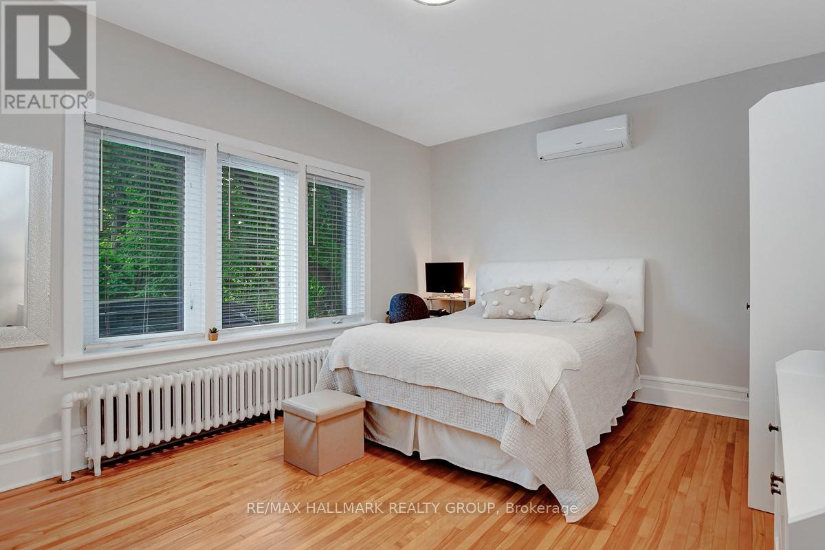 120 Strathcona Avenue, Ottawa, ON - Indoor Photo Showing Bedroom