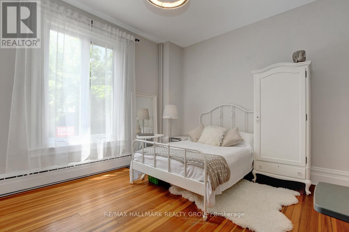 120 Strathcona Avenue, Ottawa, ON - Indoor Photo Showing Bedroom