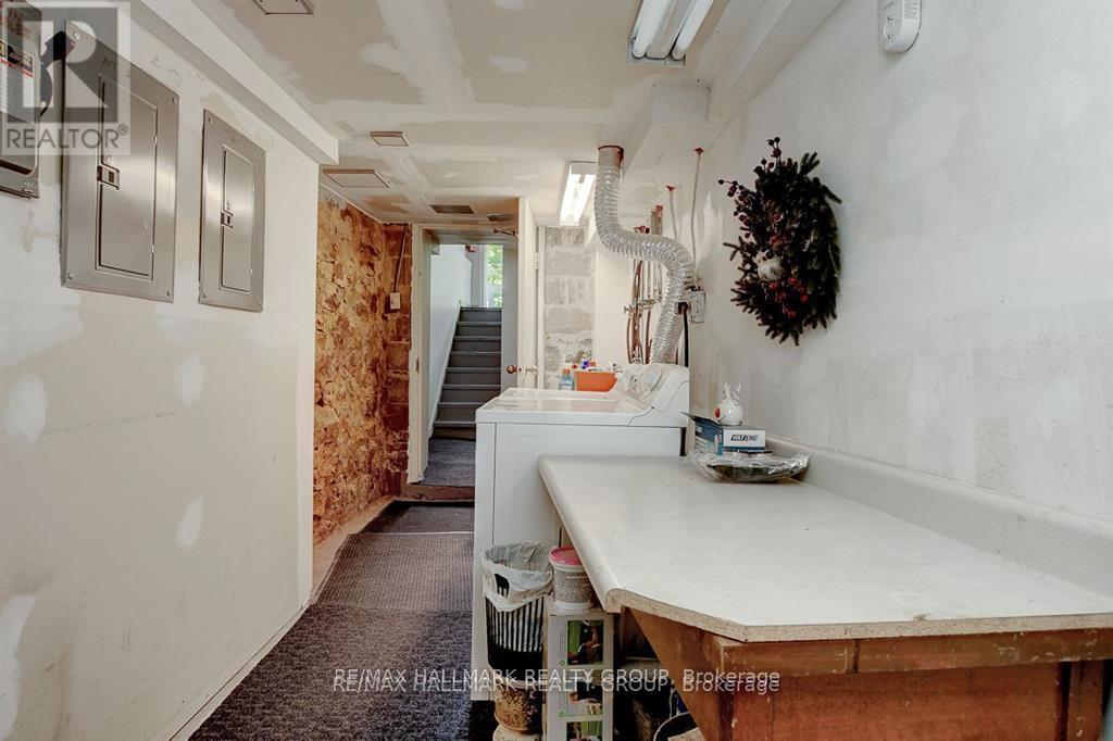 120 Strathcona Avenue, Ottawa, ON - Indoor Photo Showing Laundry Room