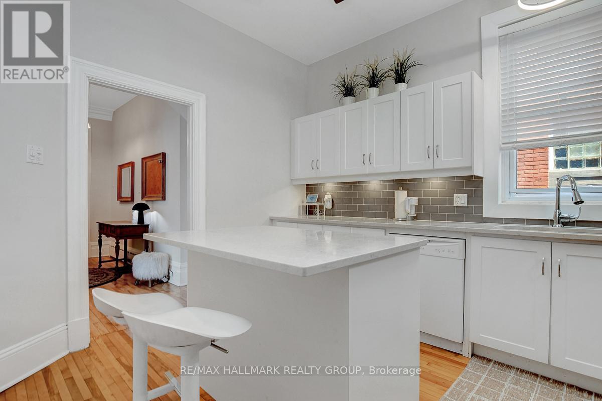 120 Strathcona Avenue, Ottawa, ON - Indoor Photo Showing Kitchen