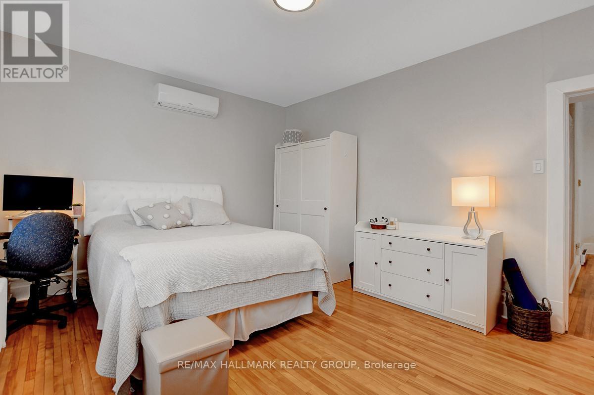 120 Strathcona Avenue, Ottawa, ON - Indoor Photo Showing Bedroom