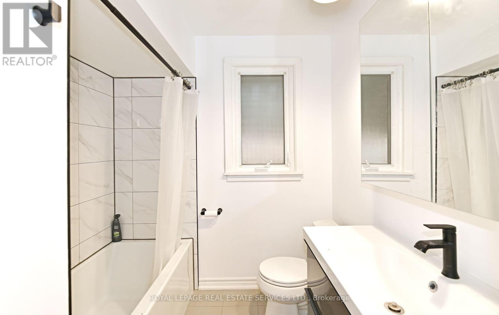 3 Kellogg Street, Toronto, ON - Indoor Photo Showing Bathroom