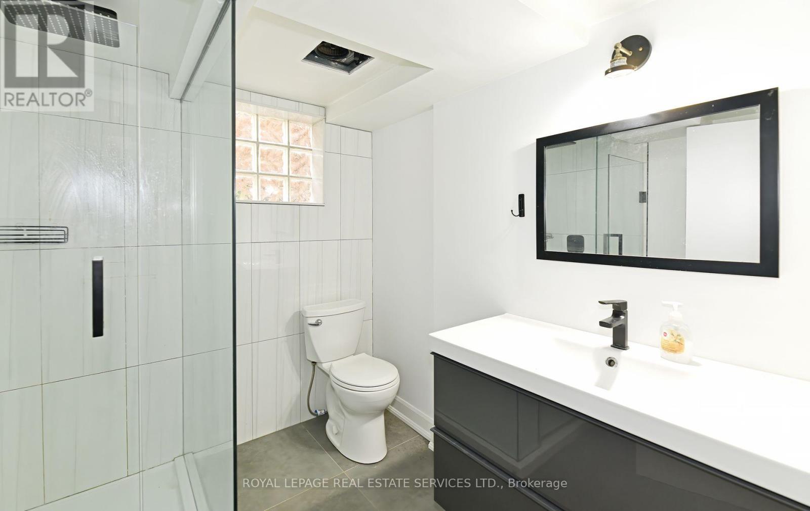 3 Kellogg Street, Toronto, ON - Indoor Photo Showing Bathroom