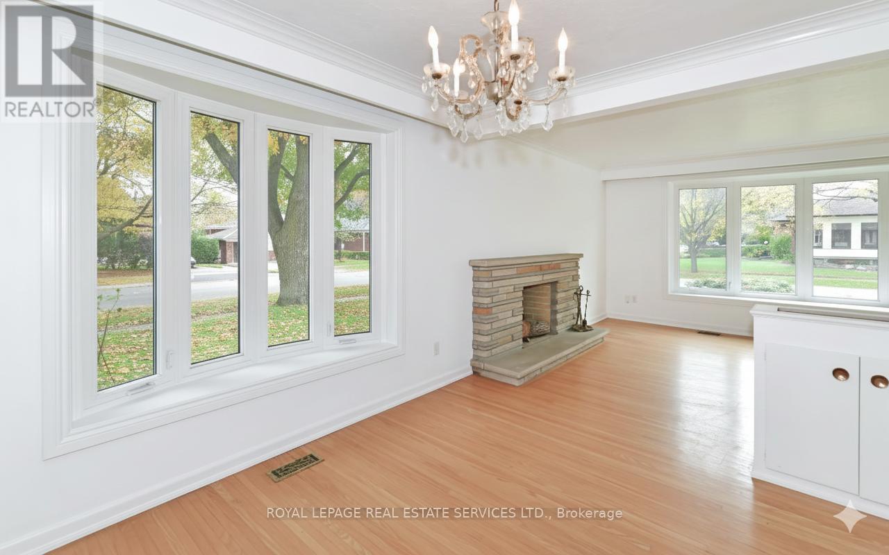 3 Kellogg Street, Toronto, ON - Indoor With Fireplace