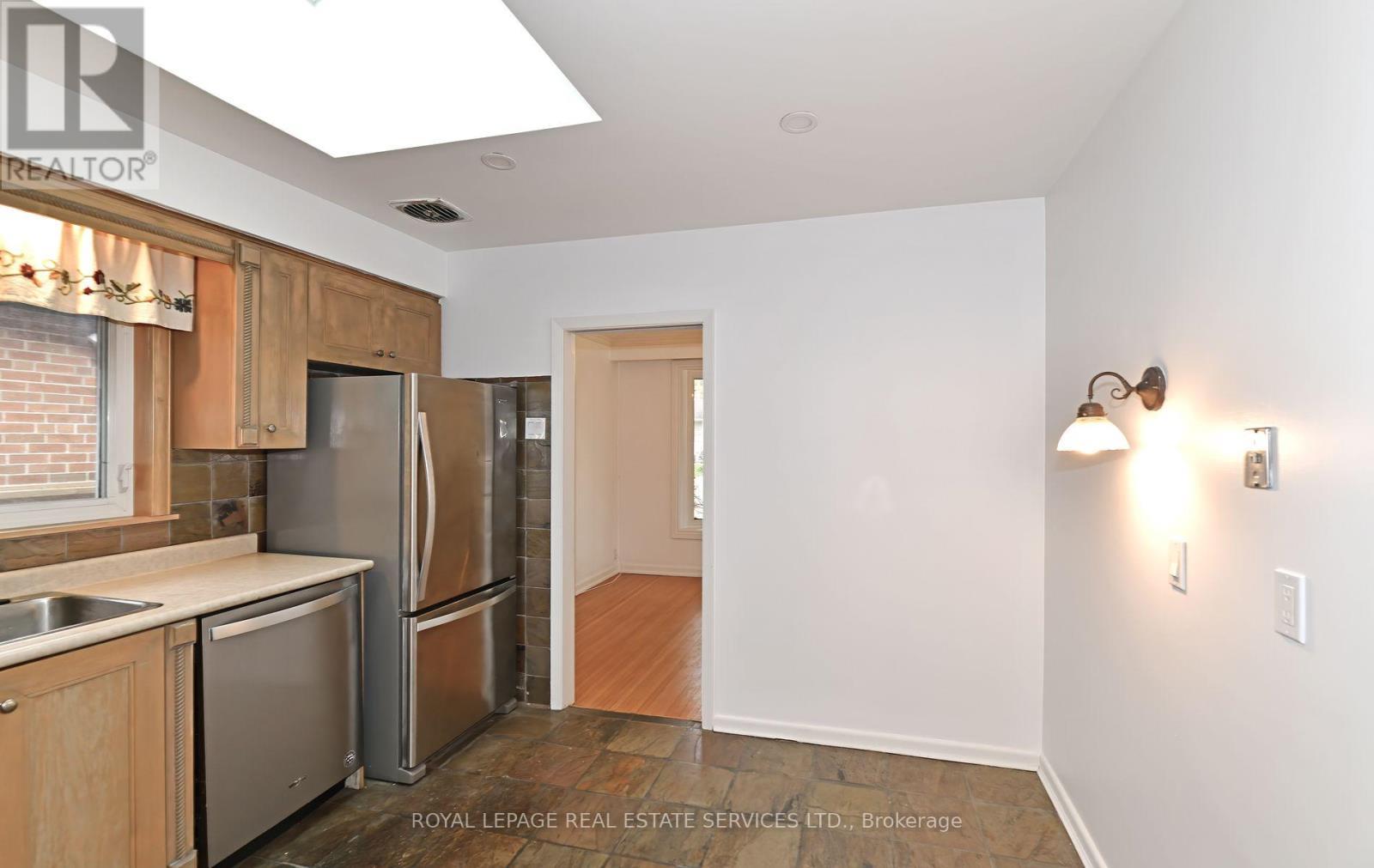 3 Kellogg Street, Toronto, ON - Indoor Photo Showing Kitchen