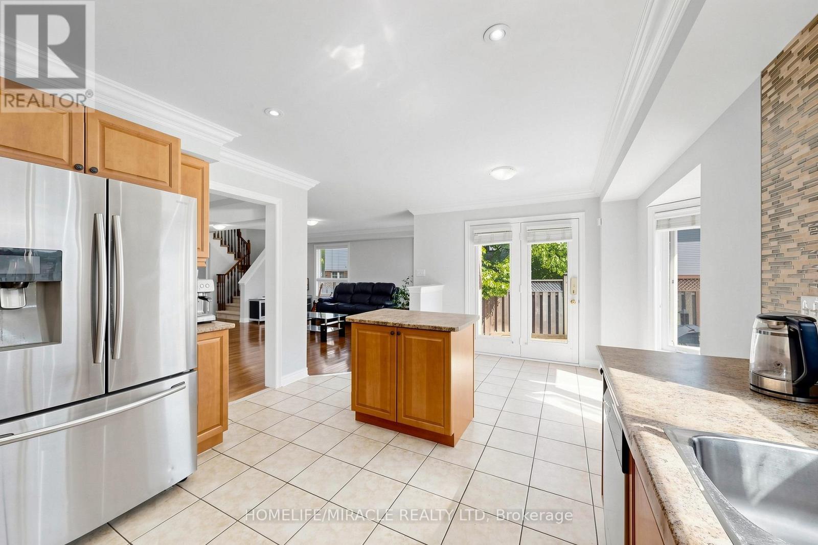 1026 Holdsworth Crescent, Milton, ON - Indoor Photo Showing Kitchen With Stainless Steel Kitchen
