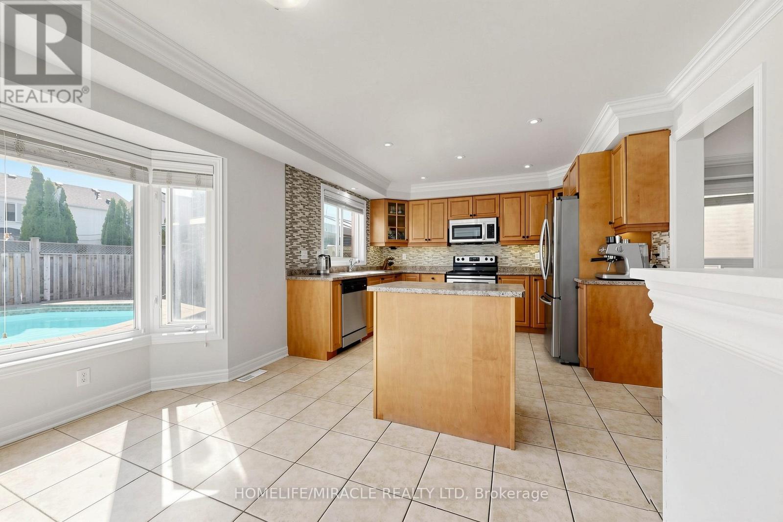 1026 Holdsworth Crescent, Milton, ON - Indoor Photo Showing Kitchen With Stainless Steel Kitchen