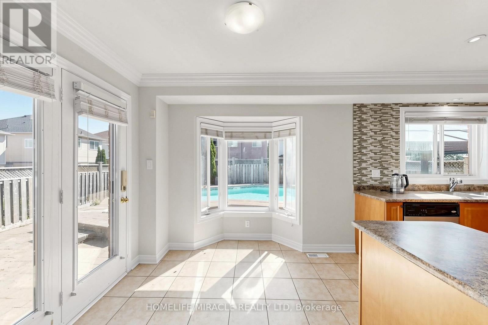 1026 Holdsworth Crescent, Milton, ON - Indoor Photo Showing Kitchen