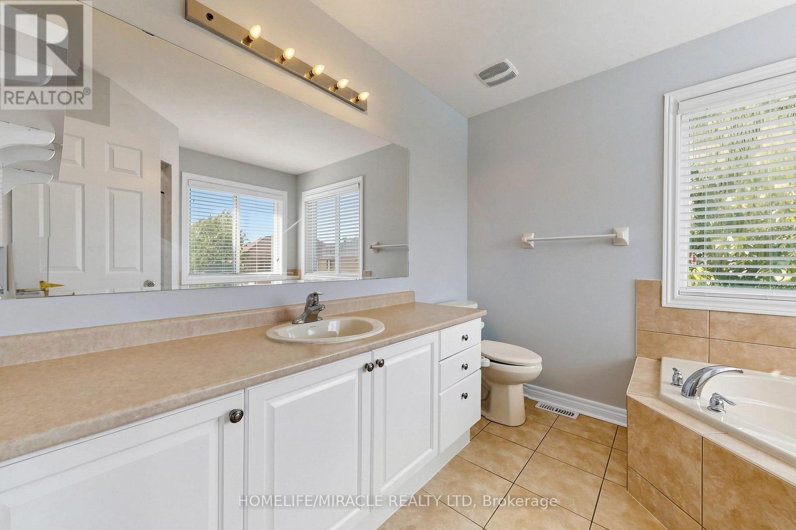 1026 Holdsworth Crescent, Milton, ON - Indoor Photo Showing Bathroom