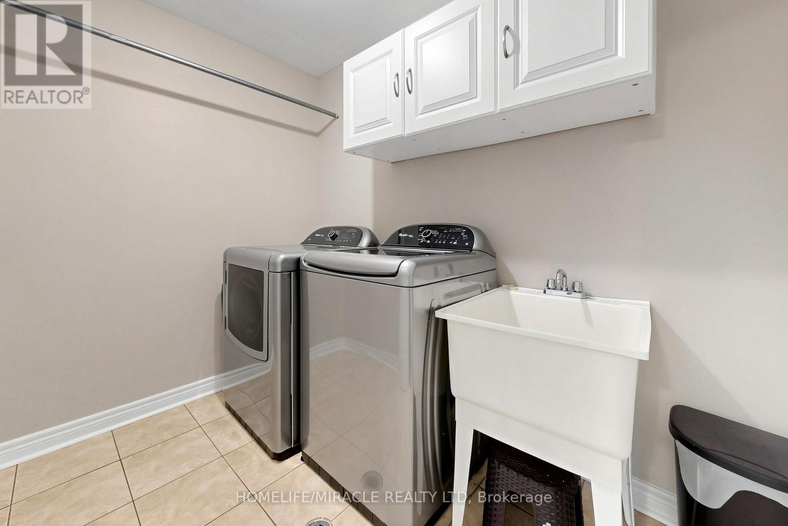 1026 Holdsworth Crescent, Milton, ON - Indoor Photo Showing Laundry Room