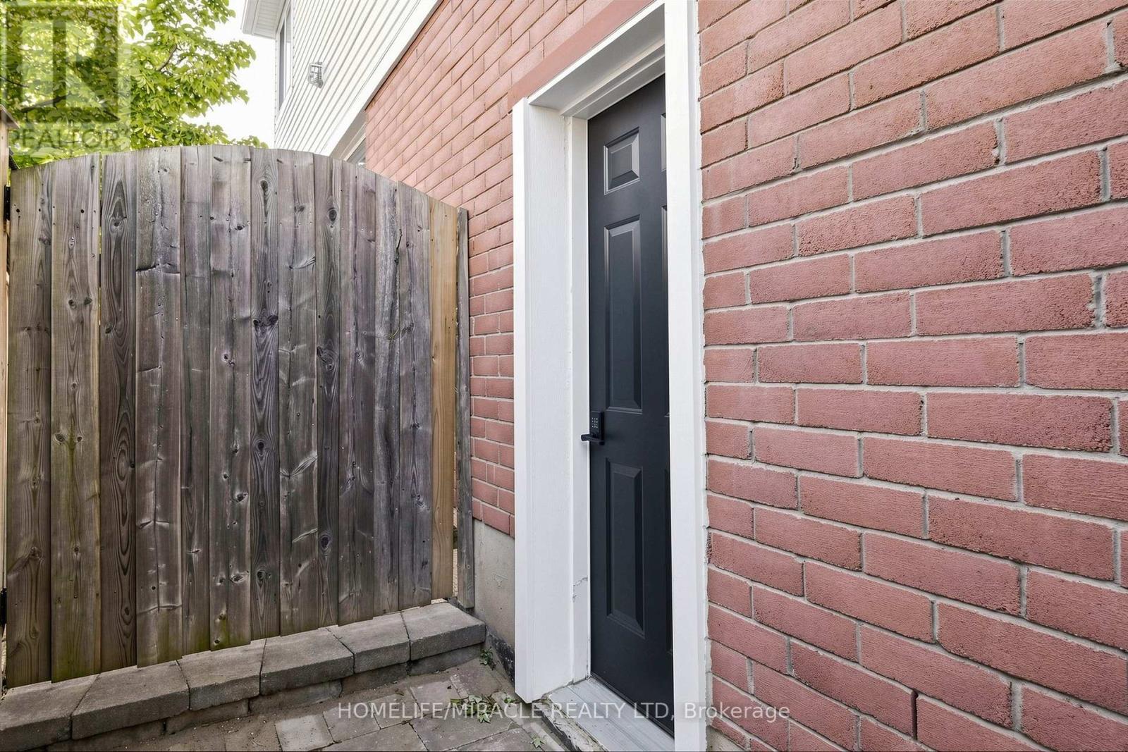 1026 Holdsworth Crescent, Milton, ON - Outdoor With Exterior