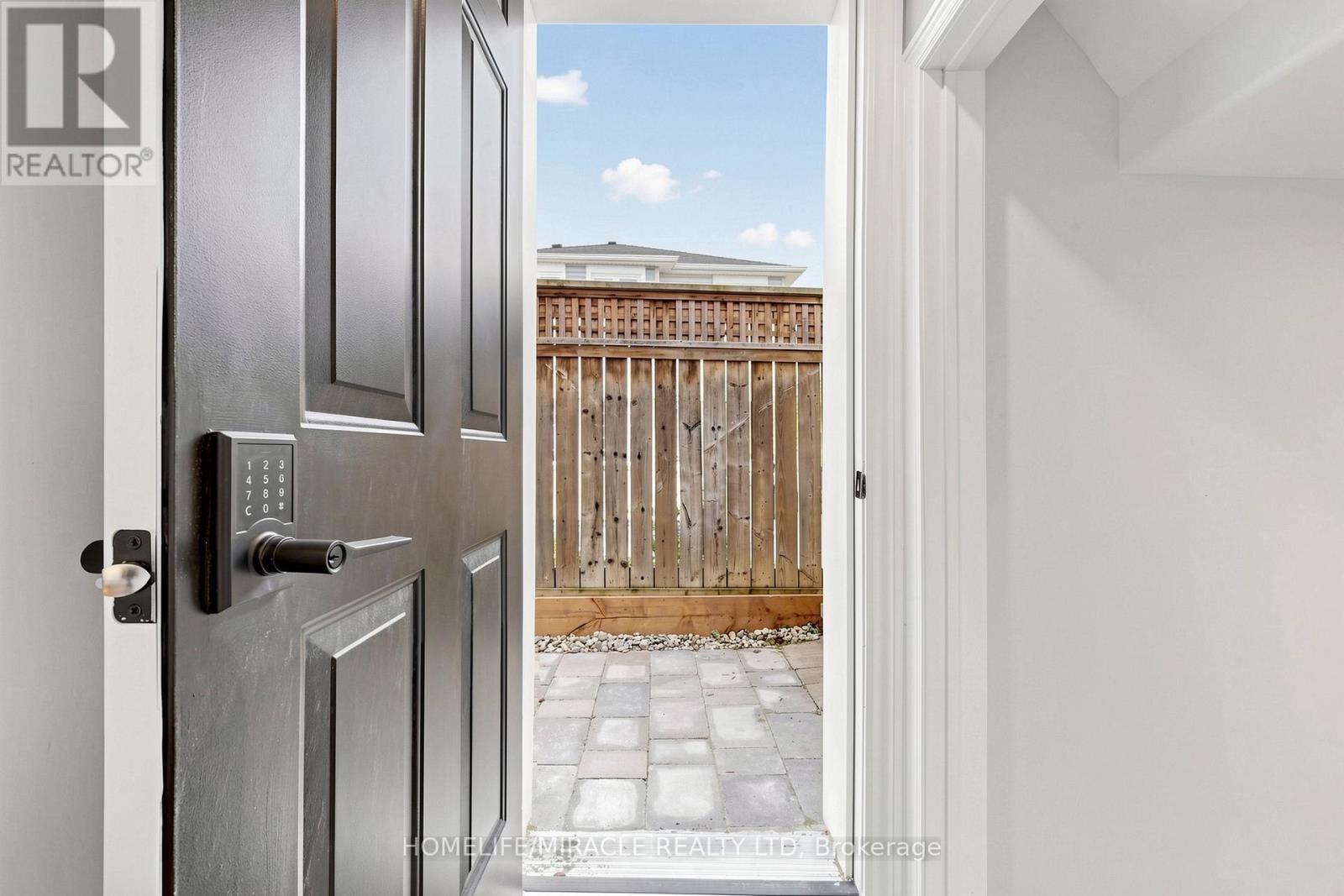 1026 Holdsworth Crescent, Milton, ON - Photo Showing Other Room