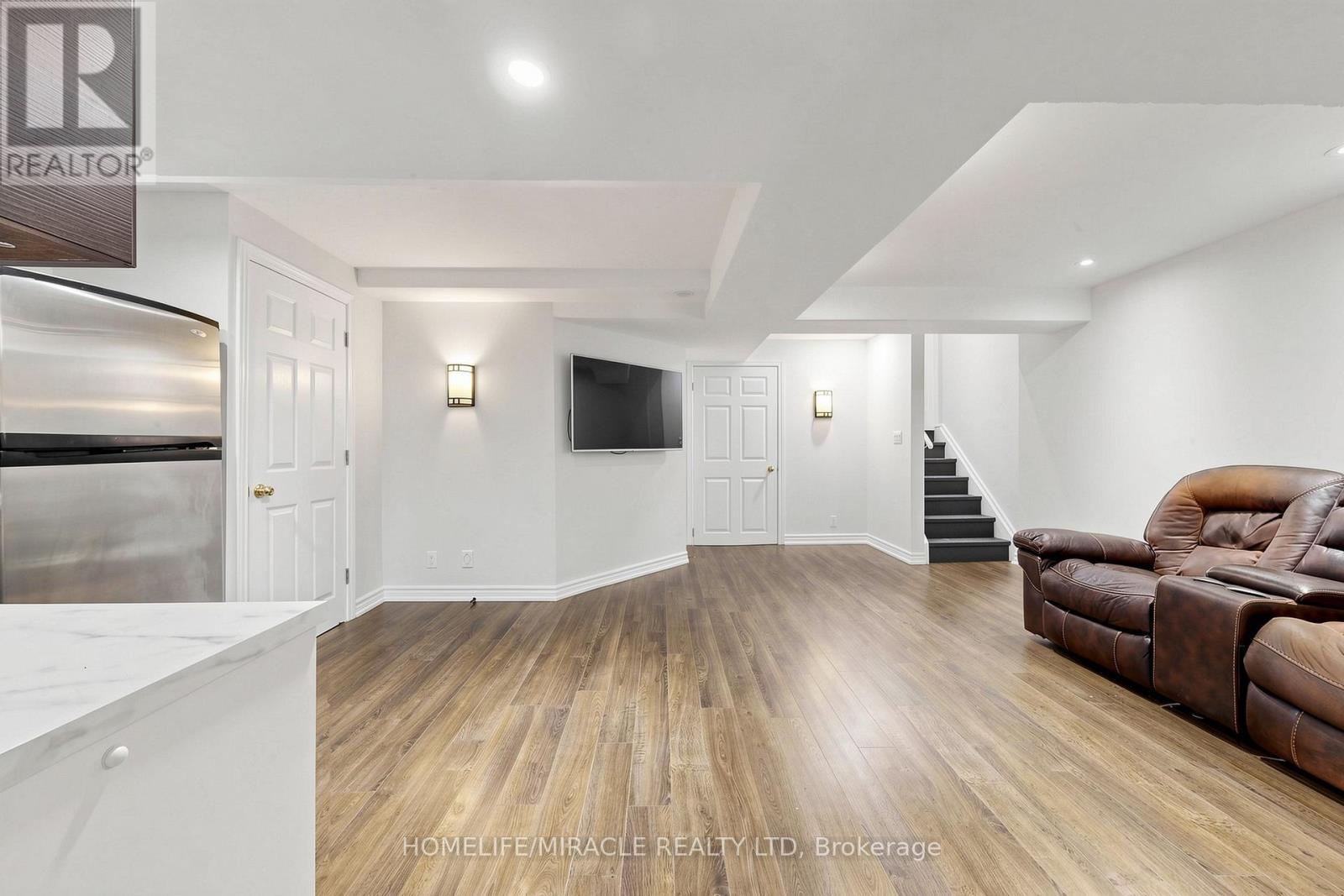 1026 Holdsworth Crescent, Milton, ON - Indoor