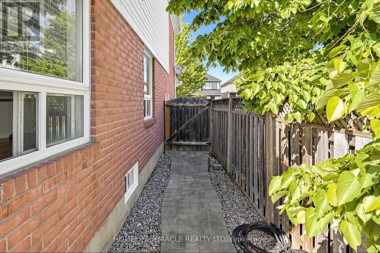 1026 Holdsworth Crescent, Milton, ON - Outdoor With Exterior