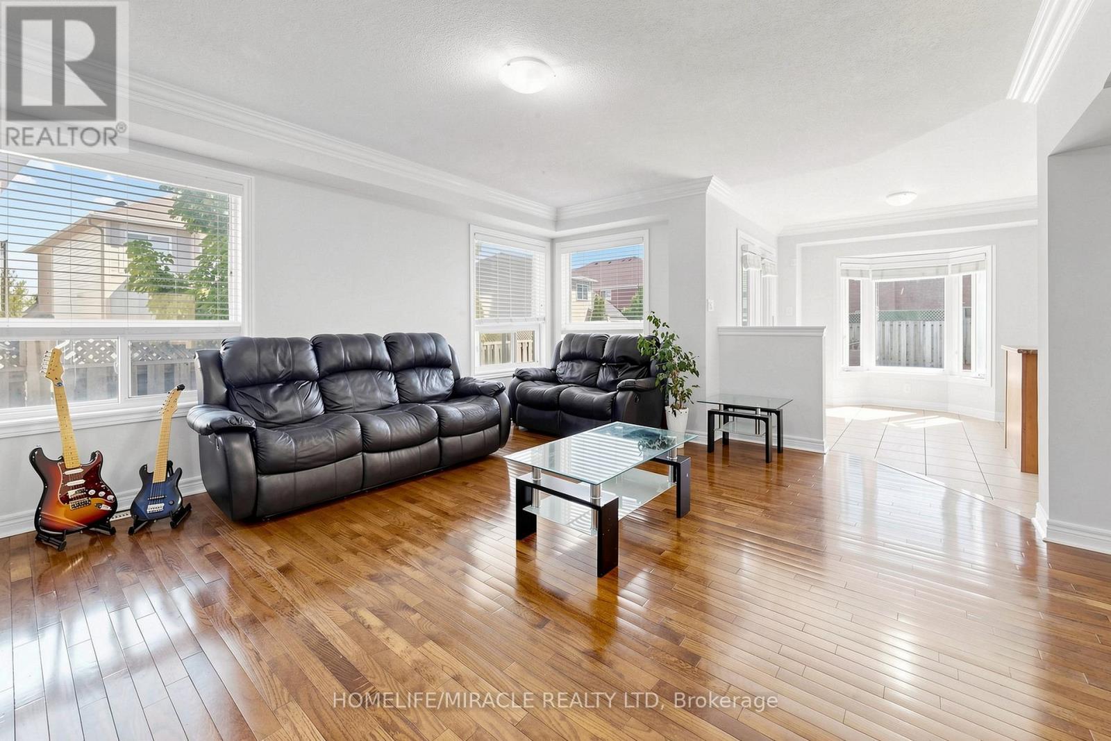 1026 Holdsworth Crescent, Milton, ON - Indoor Photo Showing Living Room