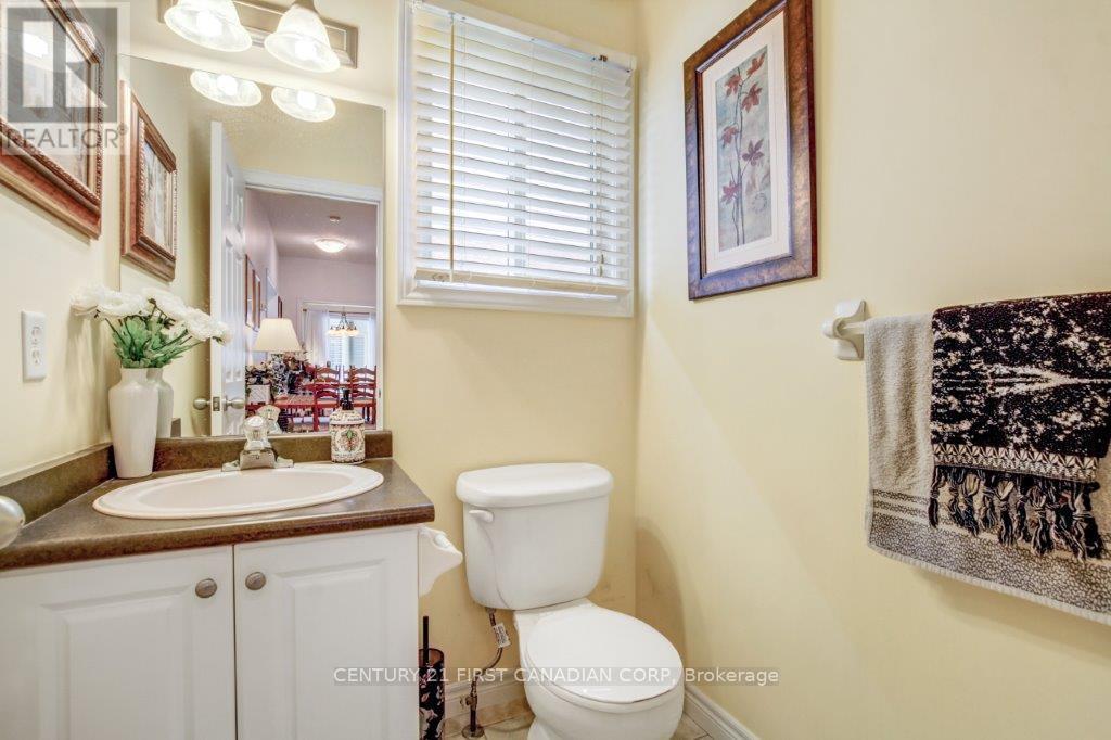 941 Barclay Road, London South (South L), ON - Indoor Photo Showing Bathroom
