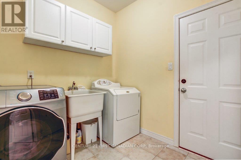 941 Barclay Road, London South (South L), ON - Indoor Photo Showing Laundry Room