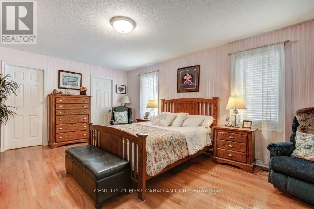 941 Barclay Road, London South (South L), ON - Indoor Photo Showing Bedroom