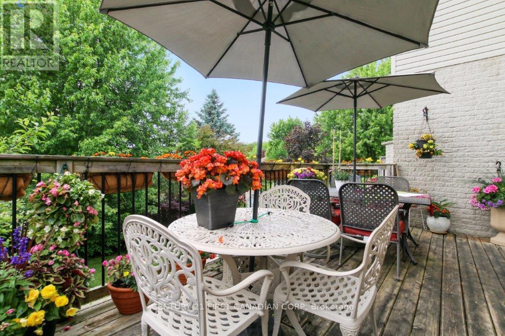 941 Barclay Road, London South (South L), ON - Outdoor With Deck Patio Veranda With Exterior