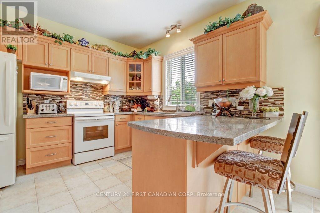 941 Barclay Road, London South (South L), ON - Indoor Photo Showing Kitchen
