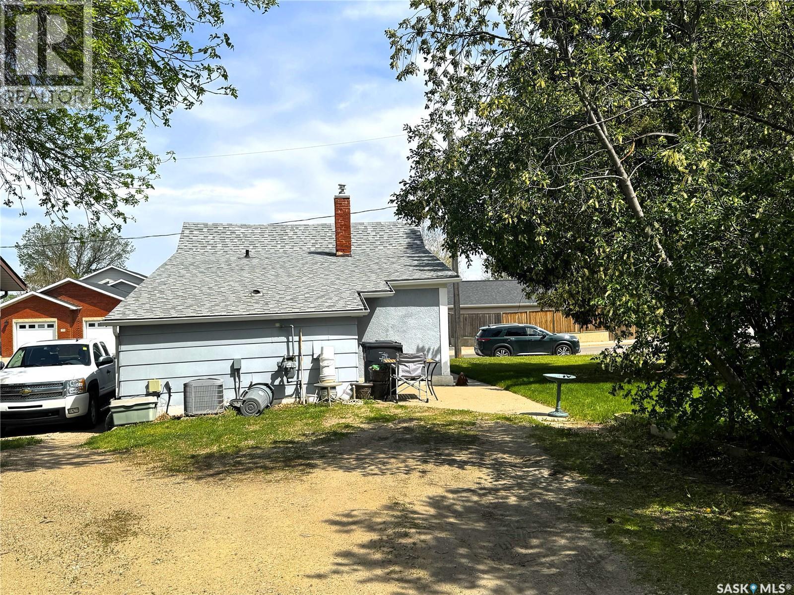 58 10Th Avenue Ne, Swift Current, SK - Outdoor