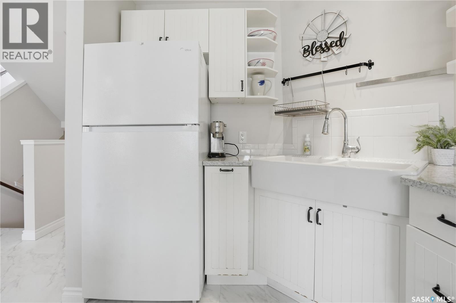 A-B 141 Queen Street, Elbow, SK - Indoor Photo Showing Kitchen