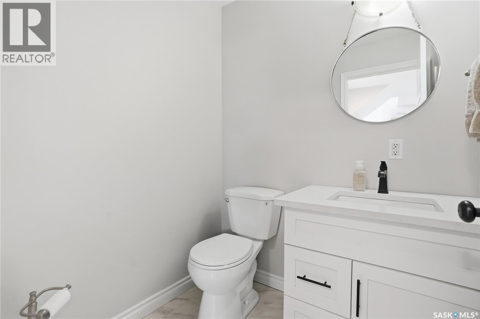 A-B 141 Queen Street, Elbow, SK - Indoor Photo Showing Bathroom