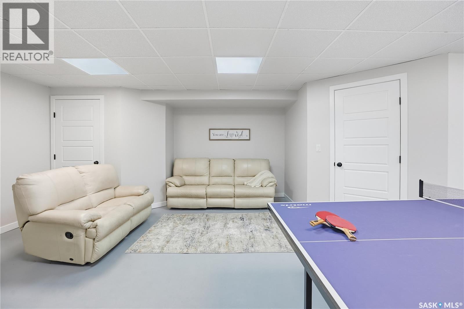 A-B 141 Queen Street, Elbow, SK - Indoor