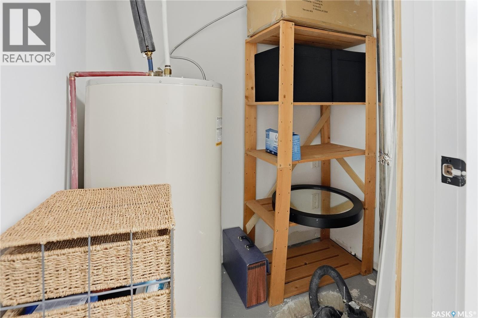 A-B 141 Queen Street, Elbow, SK - Indoor