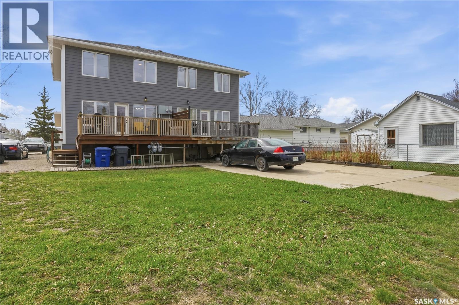 A-B 141 Queen Street, Elbow, SK - Outdoor With Deck Patio Veranda