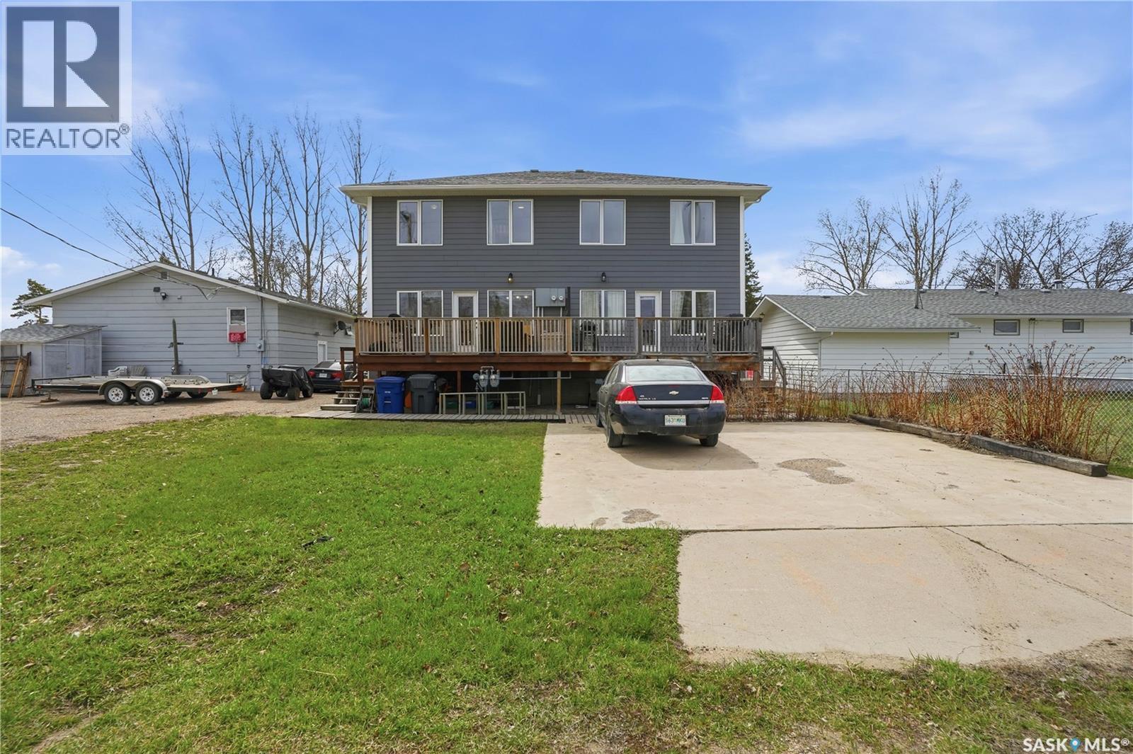 A-B 141 Queen Street, Elbow, SK - Outdoor With Deck Patio Veranda
