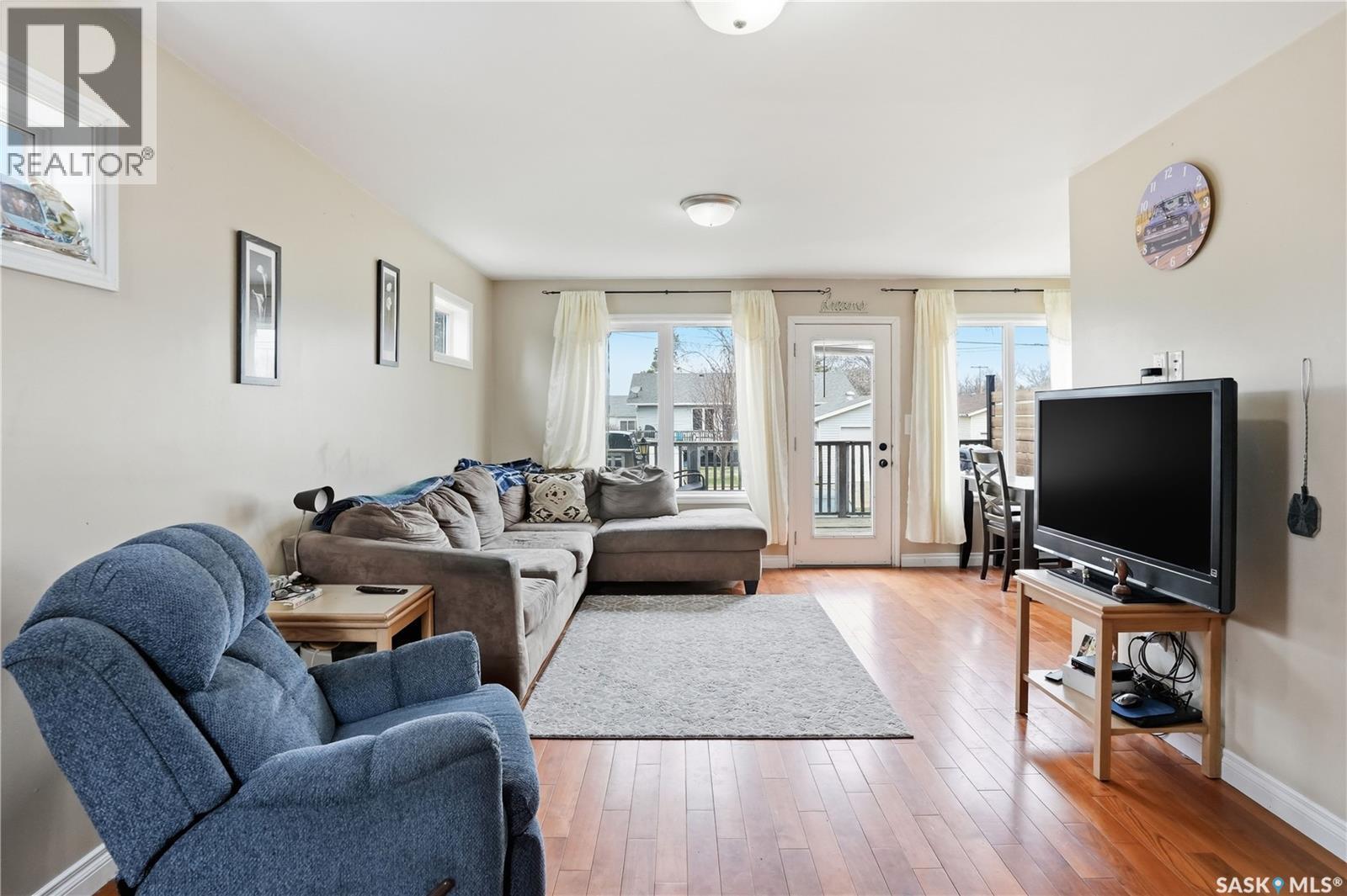 A-B 141 Queen Street, Elbow, SK - Indoor Photo Showing Living Room