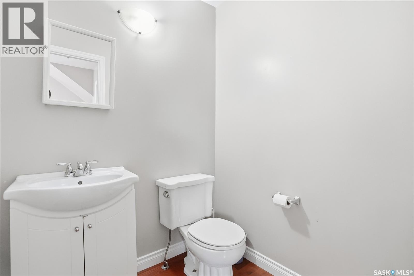 A-B 141 Queen Street, Elbow, SK - Indoor Photo Showing Bathroom