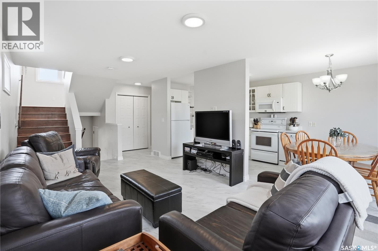A-B 141 Queen Street, Elbow, SK - Indoor Photo Showing Living Room